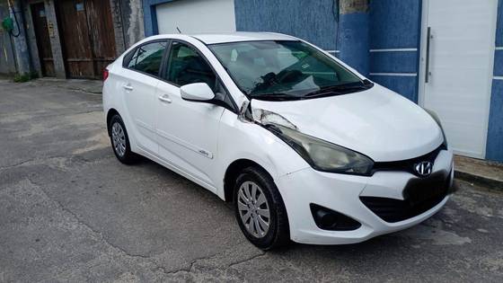 HYUNDAI HB20S 1.6 COMFORT PLUS 16V FLEX 4P MANUAL